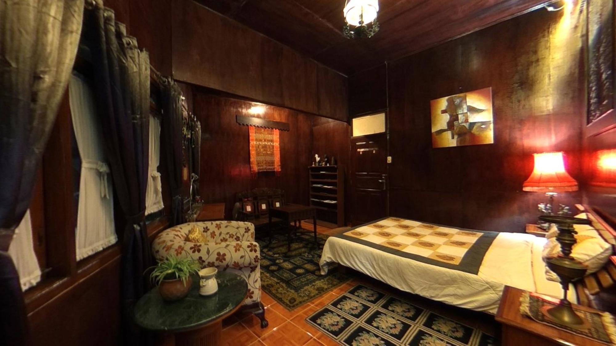 Badjoeri Ethnic Wooden Homestay Bandung Pokój zdjęcie